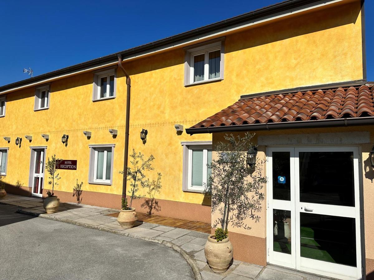 Hotel Grahor Depandance Sežana Εξωτερικό φωτογραφία